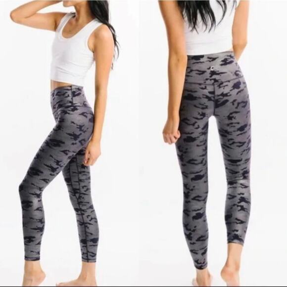 Zyia Active Silver Camo Supreme Hi-Rise 7/8 24", Size 6/8 - Picture 1 of 8